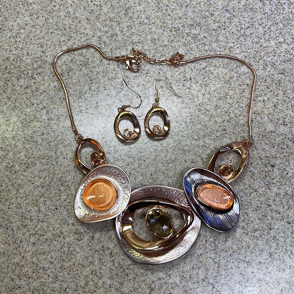 STATEMENT ROSE GOLD FASHION NECKLACE - Picture 16 of 16